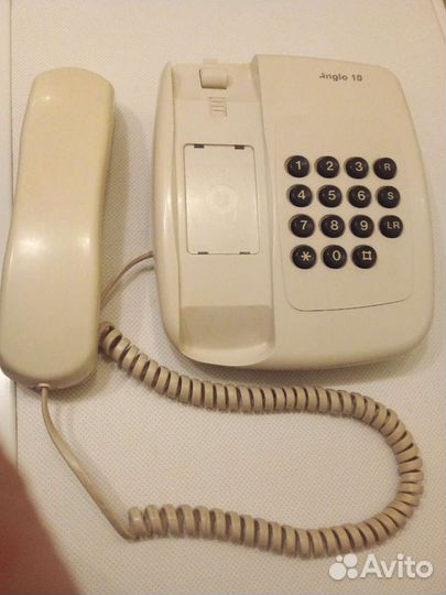 Телефон кнопочный