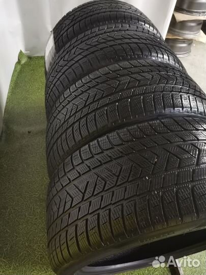 Pirelli Scorpion Winter 295/35 R21