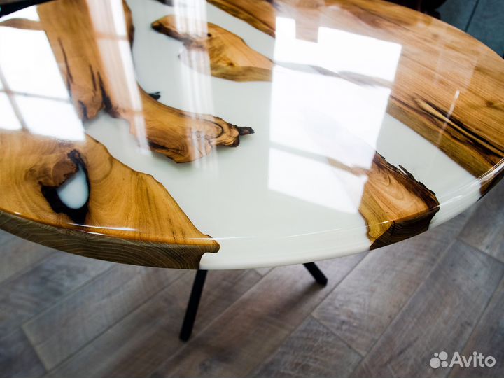 Обеденный стол из слэба лимонной акации