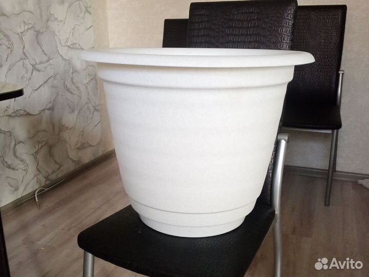 Большой горшок для цветов пластик