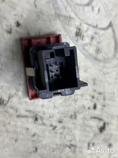 Кнопка включения аварийной сигнализации volkswagen