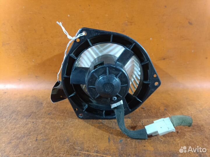 Моторчик печки Nissan Serena CC25