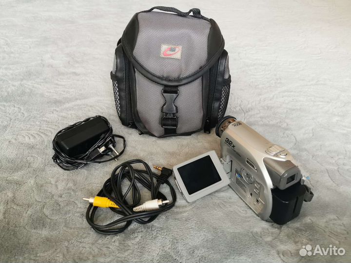 Цифровая видеокамера jvc