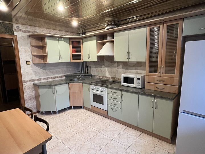 3-к. квартира, 109 м², 3/6 эт.