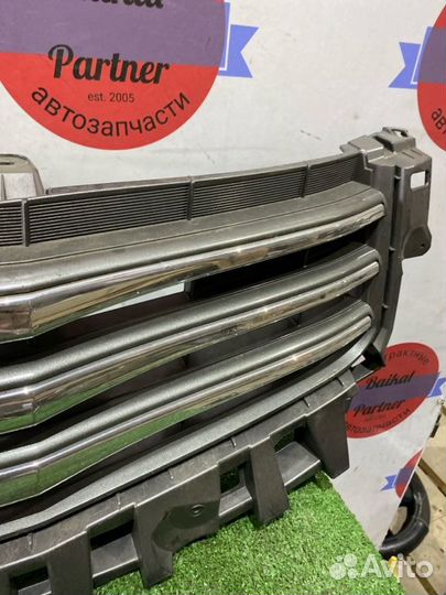 Решетка радиатора Toyota Noah ZRR75G 3ZR-FAE 2013