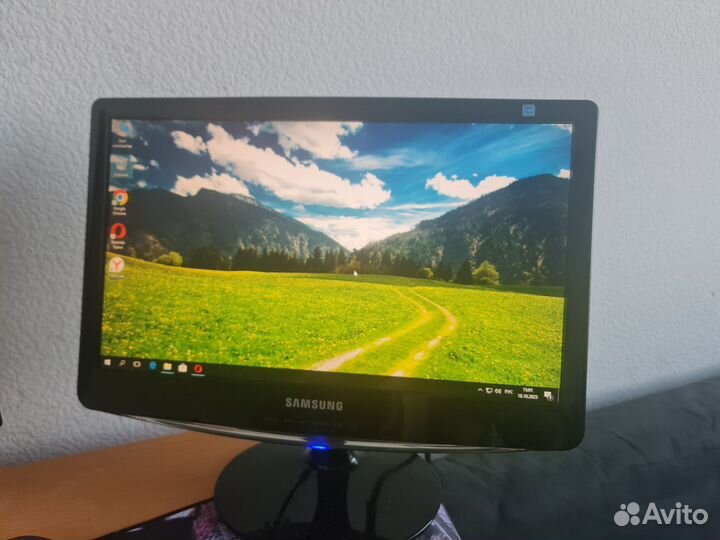 Широкоформатный монитор Samsung 19