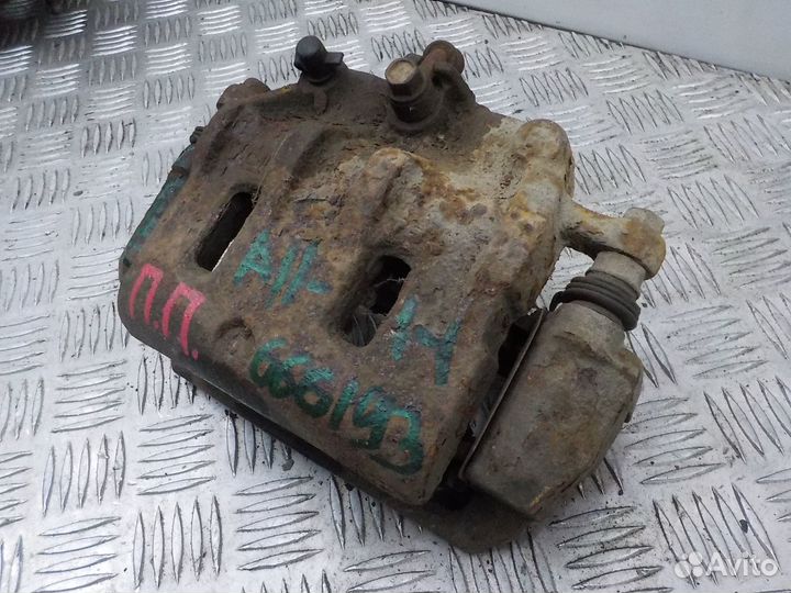 Суппорт тормозной передний правый Opel Antara 2007