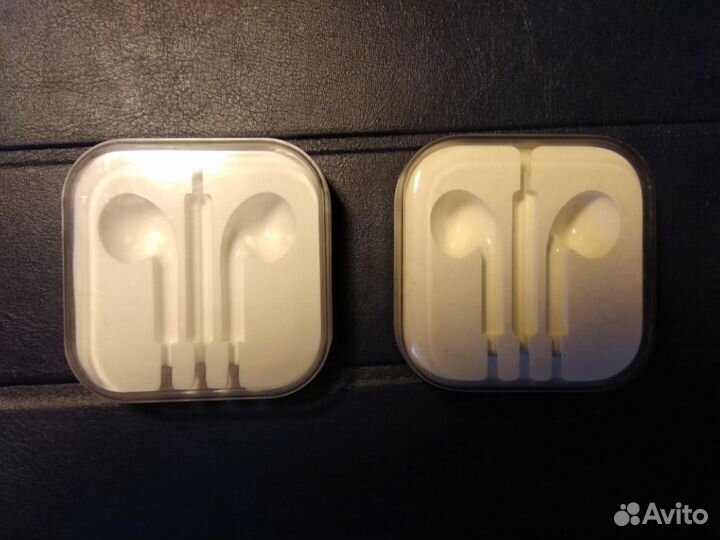 Две коробочки для наушников EarPods