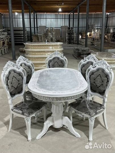 Стол и стулья