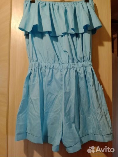 Женский комбинезон с открытыми плечами