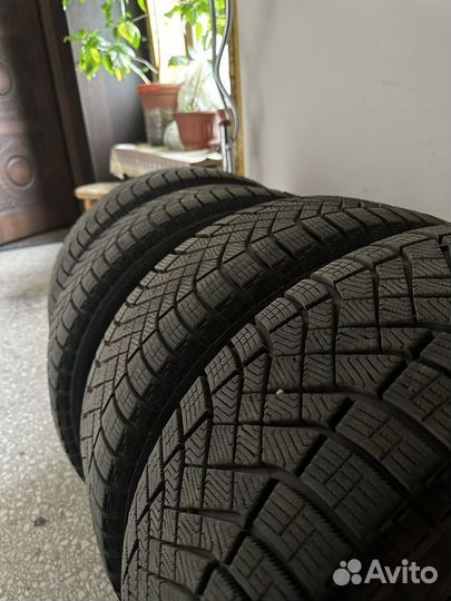 Pirelli Ice Zero FR 225/55 R17