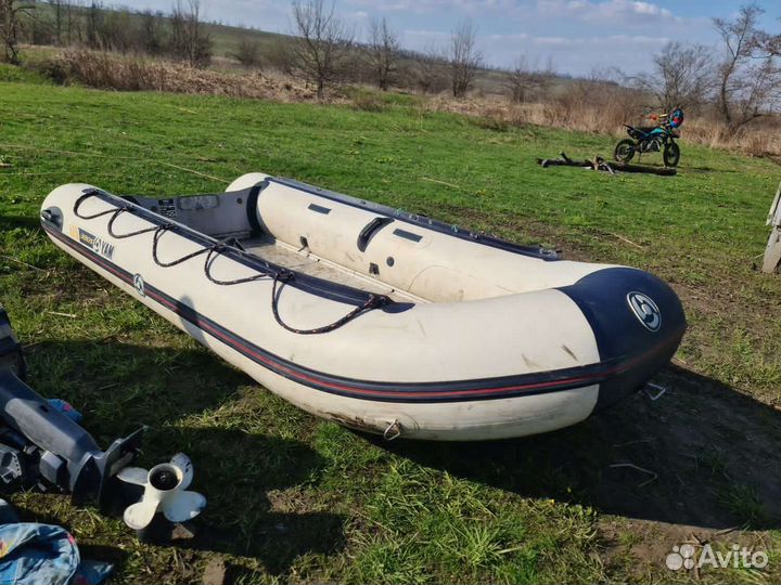 Моторная лодка Yamaha с двигателем Yamaha