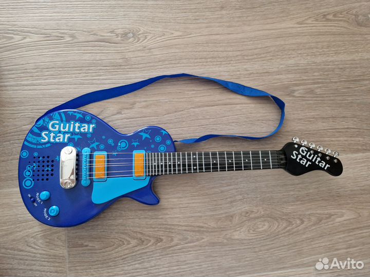 Игрушечная гитара