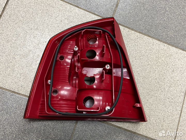Задний правый фонарь skoda octavia tour