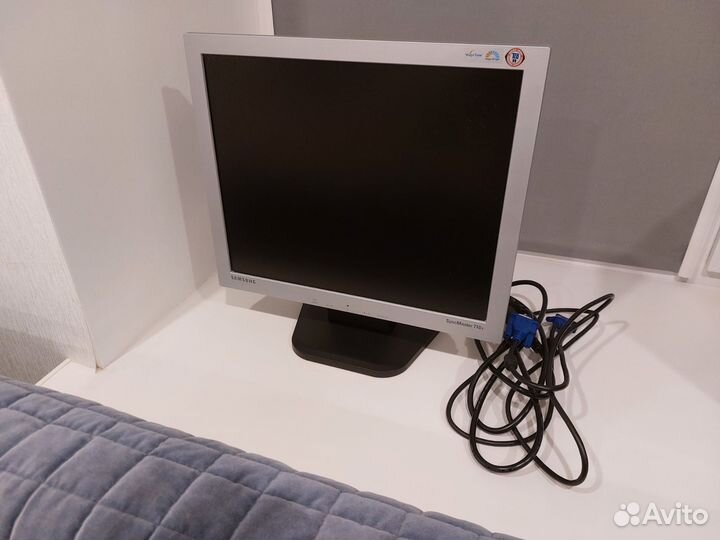 Монитор Samsung Syncmaster 710v