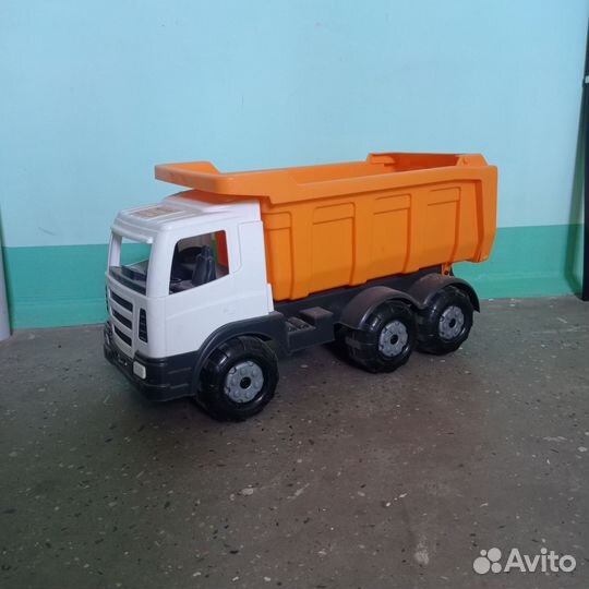 Большой самосвал 