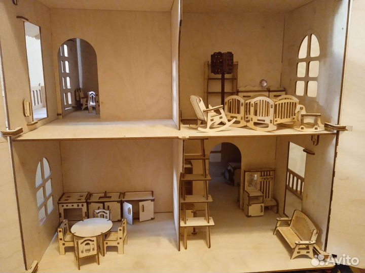 Кукольный домик с мебелью