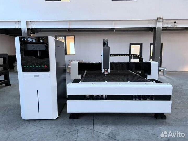 Оптоволоконный лазерный станок *