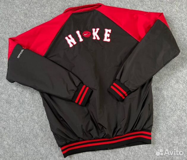 Куртка мужская nike S-M размер