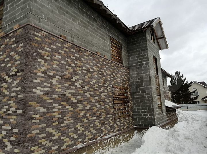 Коттедж 300 м² на участке 6 сот.