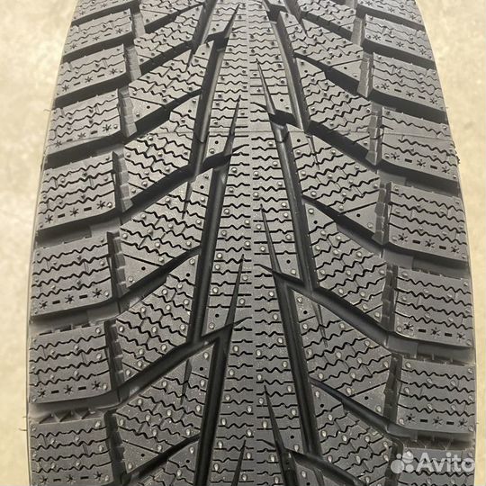 Hankook Winter I'Cept iZ 2 W616 215/65 R17 99T