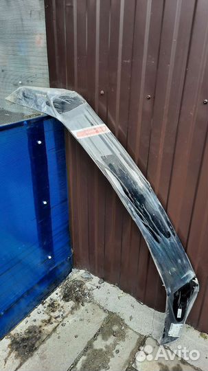 Дефлектор капота avensis новый