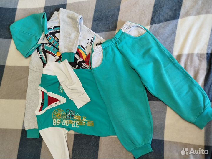На доставке. Вещи пакетом р.110
