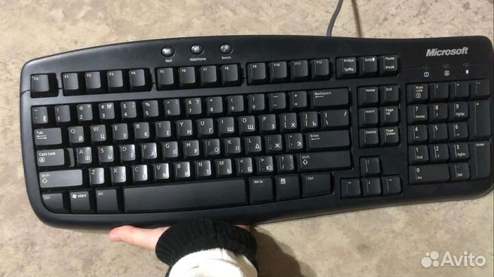 Монитор Samsung и клавиатура