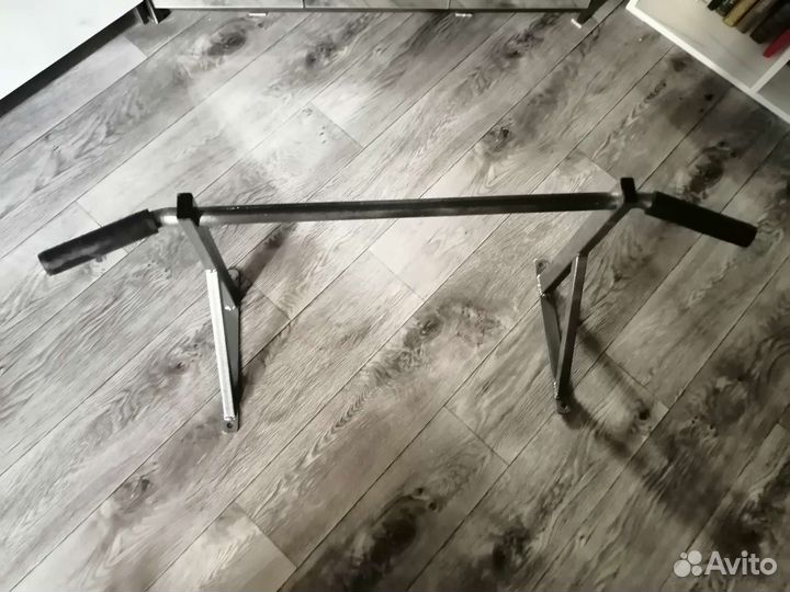 Турник настенный