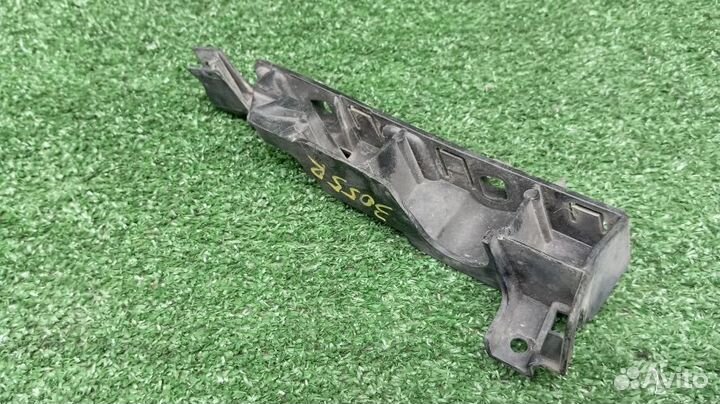 Крепление бампера Audi A6 Правое Переднее