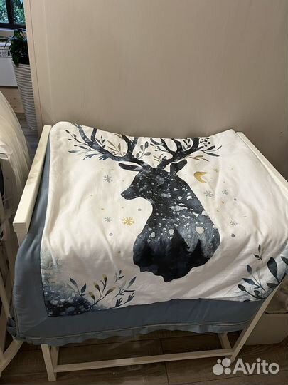 Детская кроватка с маятником