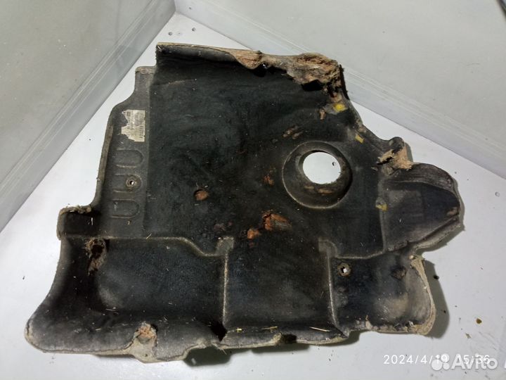 Крышка двигателя renault scenic 1