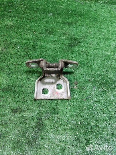 Петля двери Renault Logan