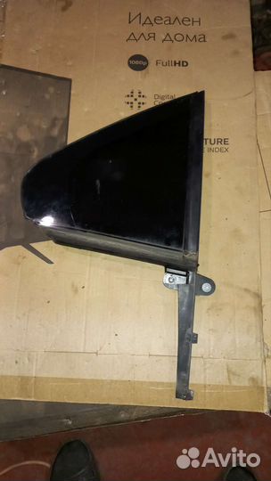 Заднее правое стекло рапид