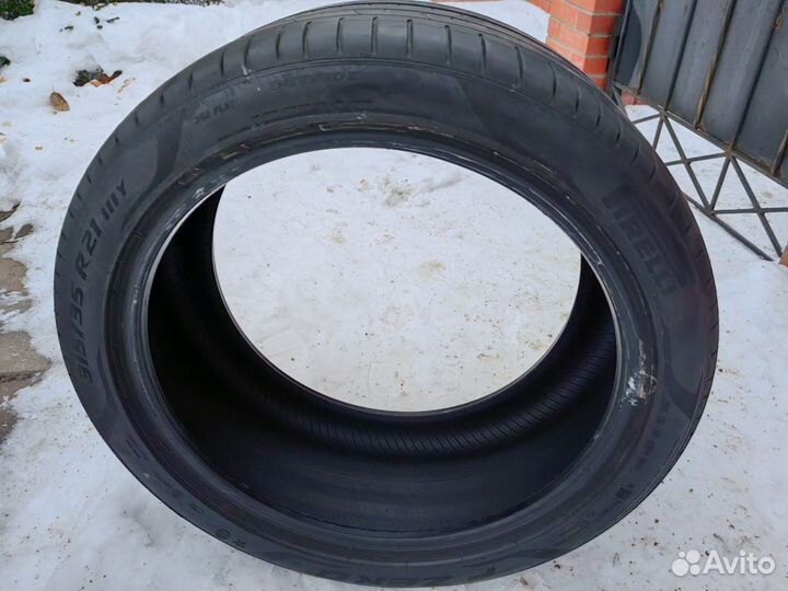 Pirelli P Zero 275/40 R21 и 315/35 R21 107Y