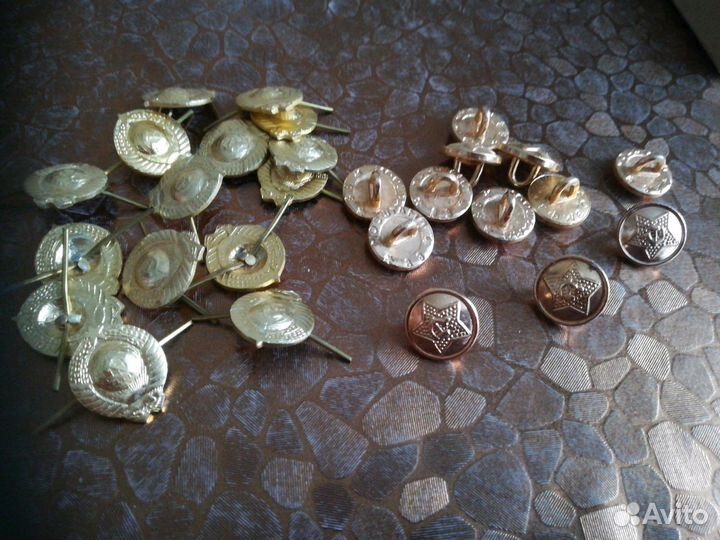 Значки и пуговицы