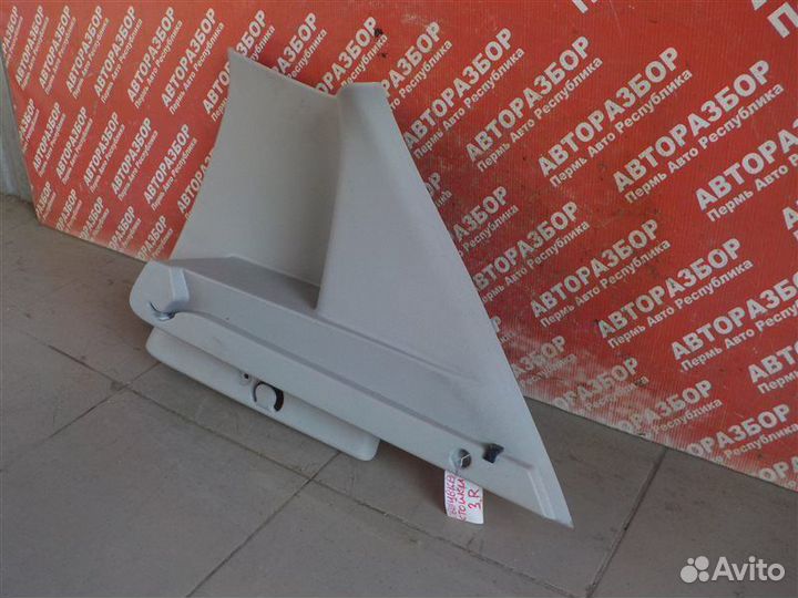 Накладка стойки багажника задняя правая Renault