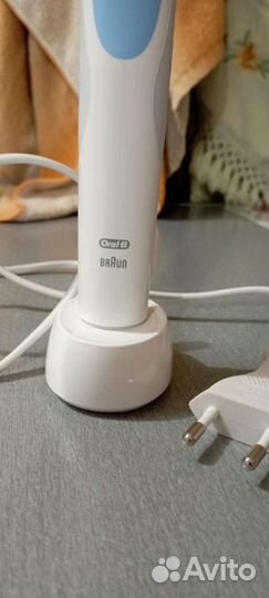 Электронная зубная щетка 