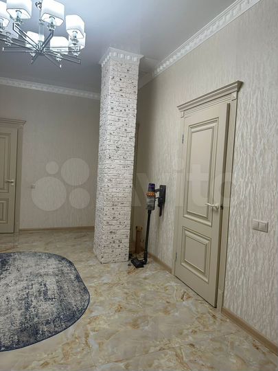 3-к. квартира, 103 м², 1/15 эт.