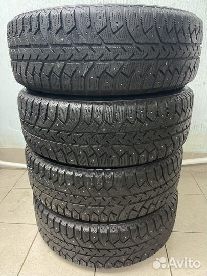 Bridgestone Ice Cruiser 7000 235/65 R17