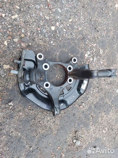 Кулак передний правый Toyota Rav 4