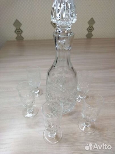 Графин с фужерами