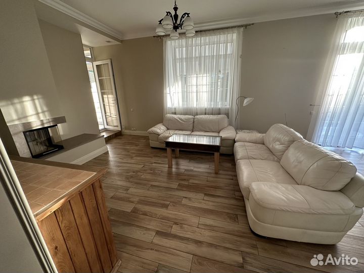 Кожаный диван