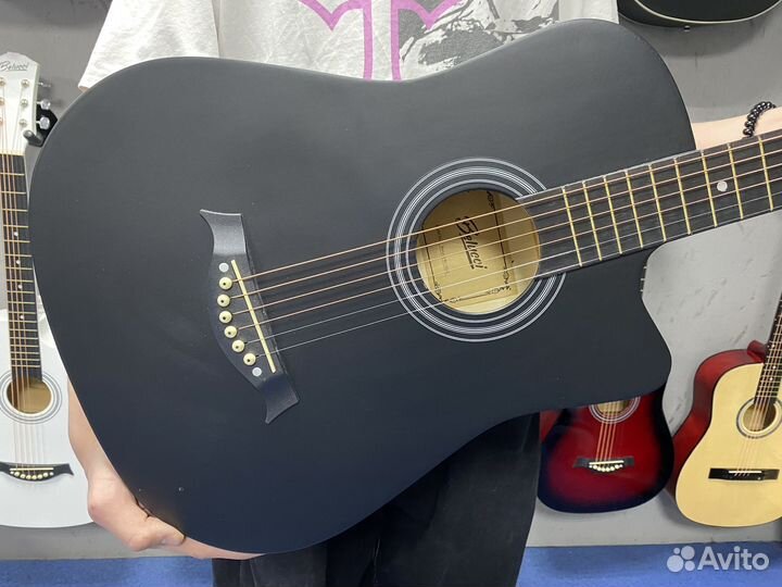 Гитара новая чёрная