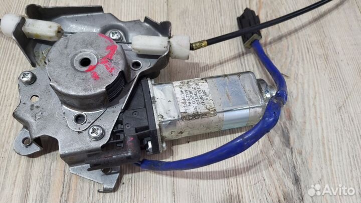 Стеклоподъемник перед Nissan NP300 Прав