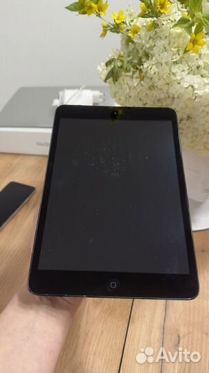 Планшет Apple iPad mini 16Gb