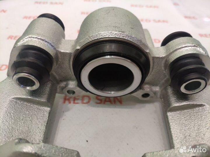 Суппорт тормозной задний левый Mitsubishi Pajero