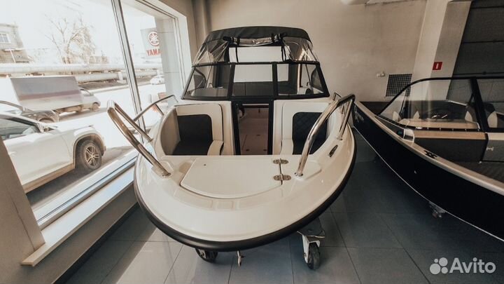 Прогулочный рыболовный катер Phoenix 510BR