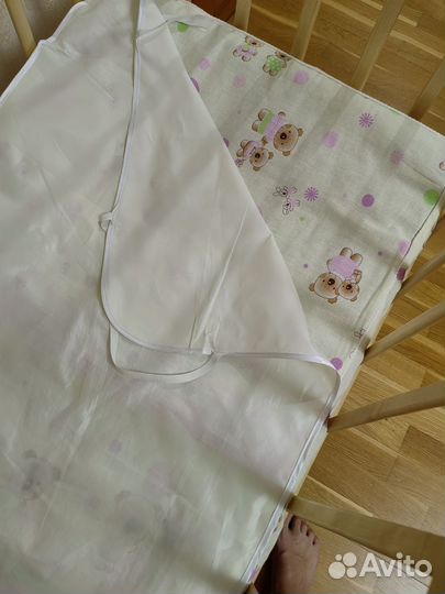 Детская кроватка с маятником