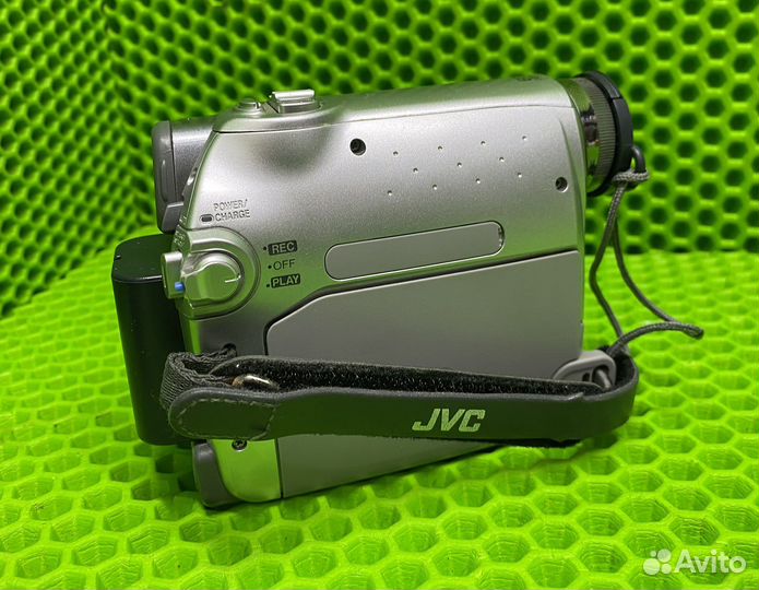 Видеокамера JVC GR-D320